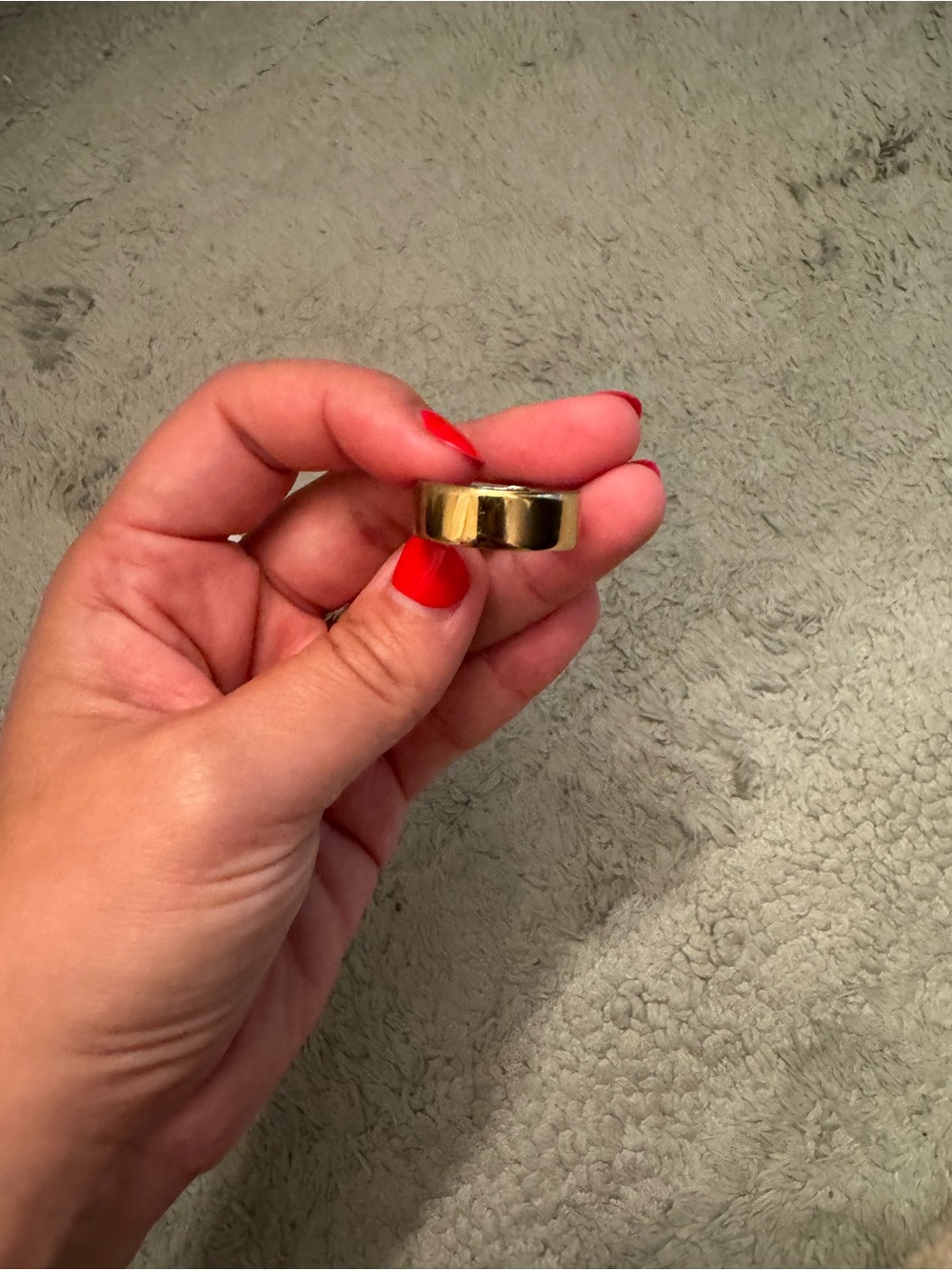Oura Ring 4 - Gold Size 8 - Picture 2 of 3